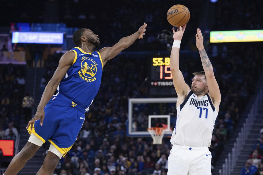 [NBA]默里甩开卡鲁索防守 干拔三分命中.